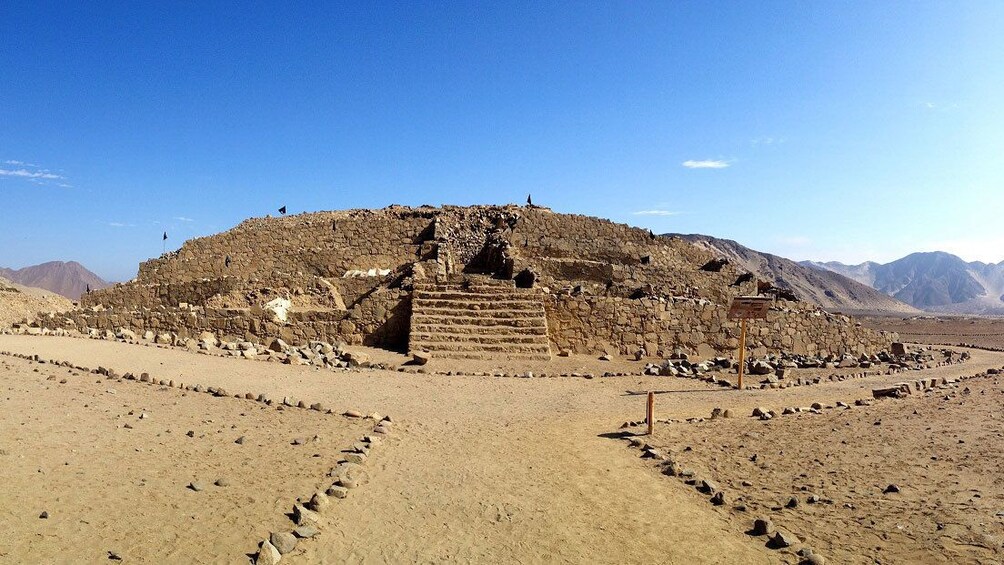 Full-Day Caral Pyramids Tour with Lunch