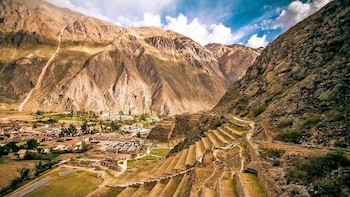 Full-Day Sacred Valley Tour to Awana Kancha, Pisac & Ollantaytambo