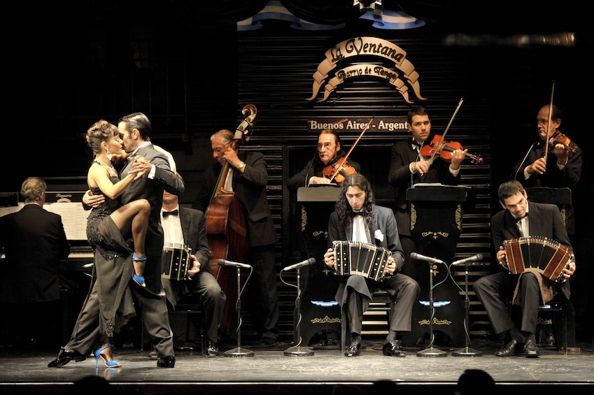 Foto 4 von 10 laden La Ventana Tango Show with Optional Dinner