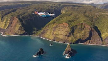 Maui to Big Island Volcano & Waterfall Air Tour