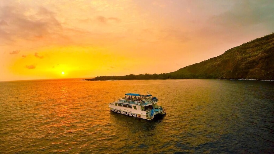 Captain Cook Dinner Cruise to Kealakekua Bay