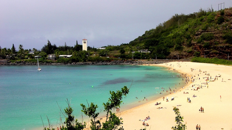 People on sandy beaches of Oahu