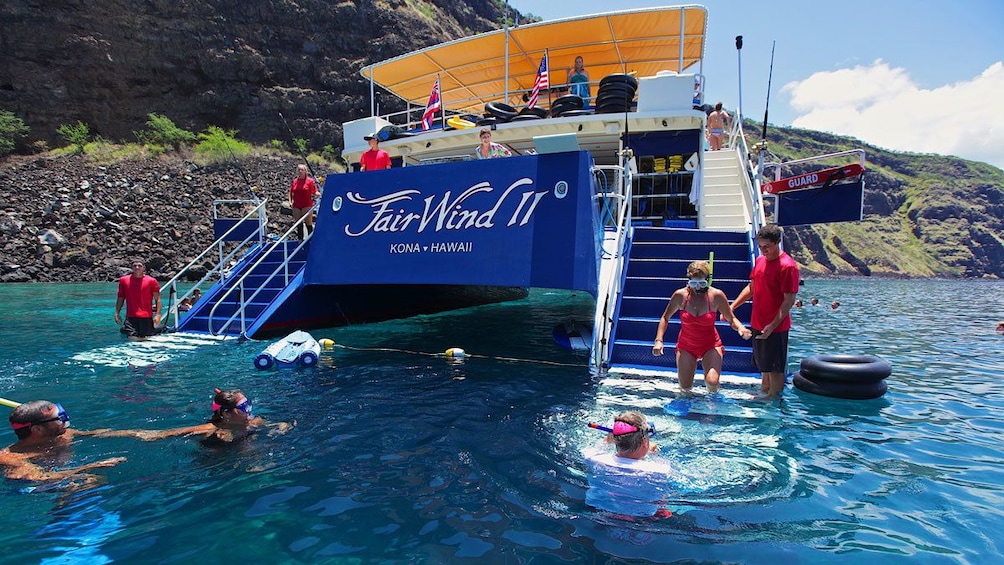 Catamaran Cruise & Kealakekua Bay Snorkel