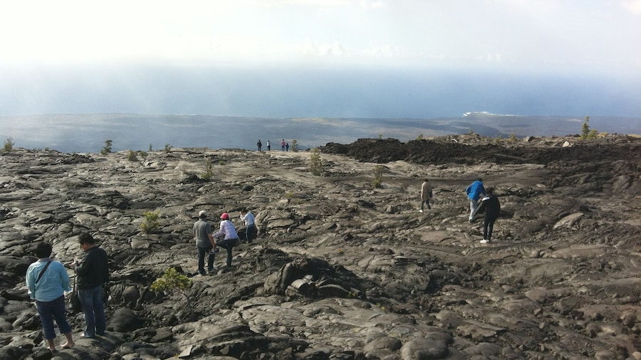 Tourists on the kaka Falls & Kilauea Volcano in Hawaii