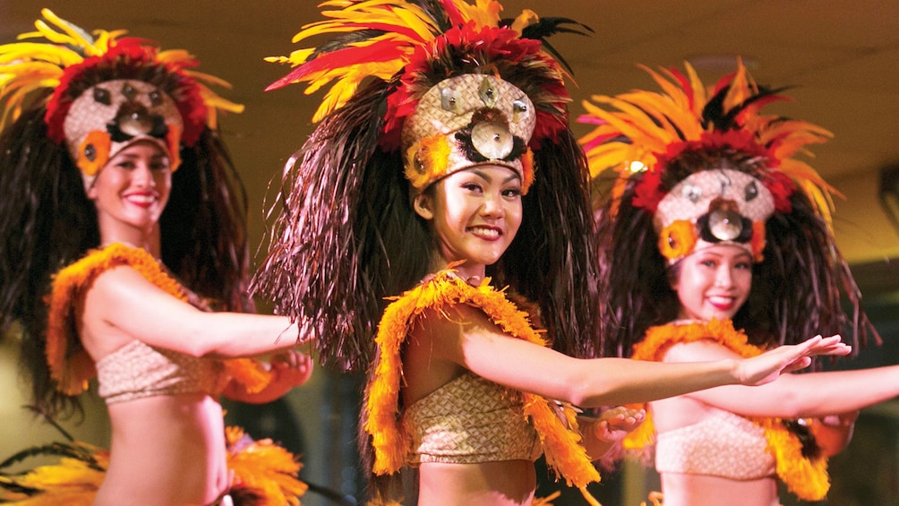 Hawaiian performers on Sunset Cruise