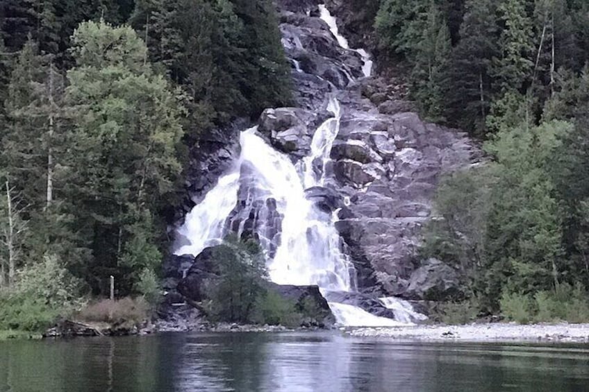 2 Hour Chartered Boat Tour from Deep Cove North Vancouver