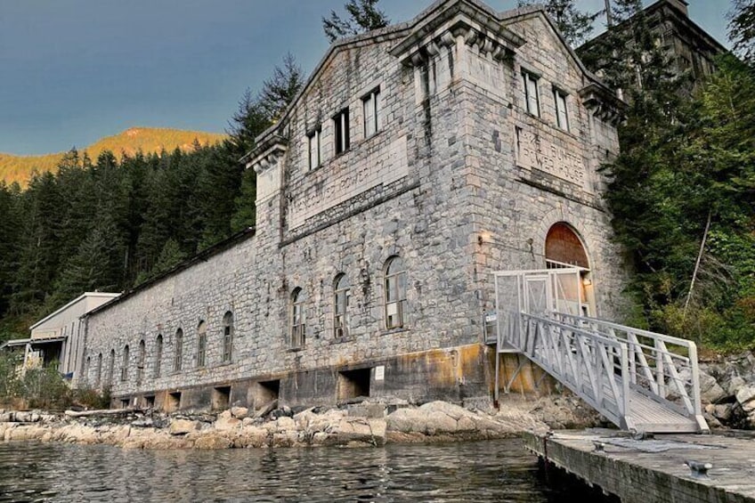 2 Hour Chartered Boat Tour from Deep Cove North Vancouver