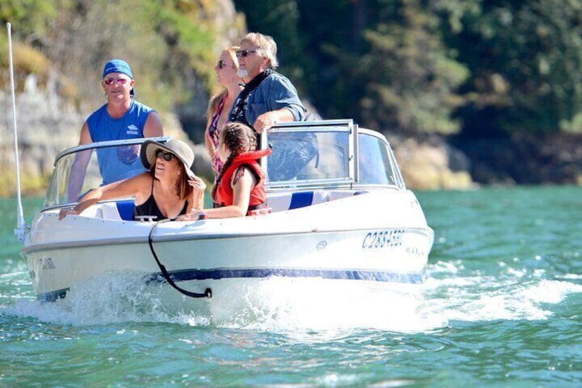 2 Hour Chartered Boat Tour from Deep Cove North Vancouver 