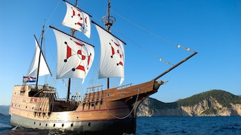 Elaphite Islands Full-Day Cruise with Lunch