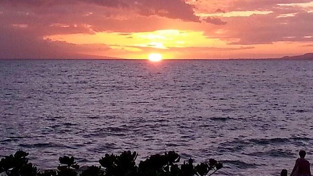 Majestic view of the sun setting over the coast of Oahu