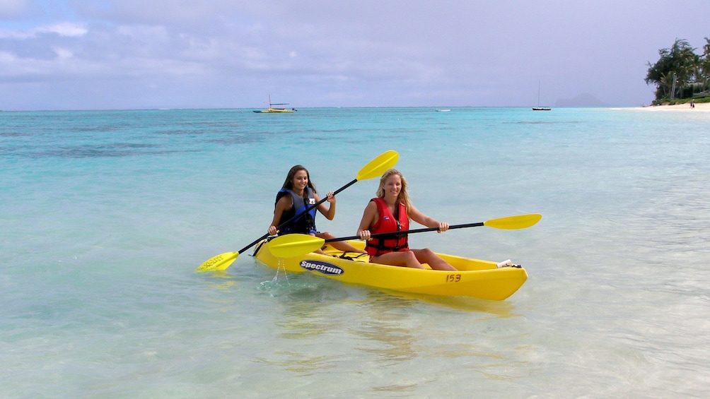 Paddle in tandem Kayaks to explore Oahu's coastline