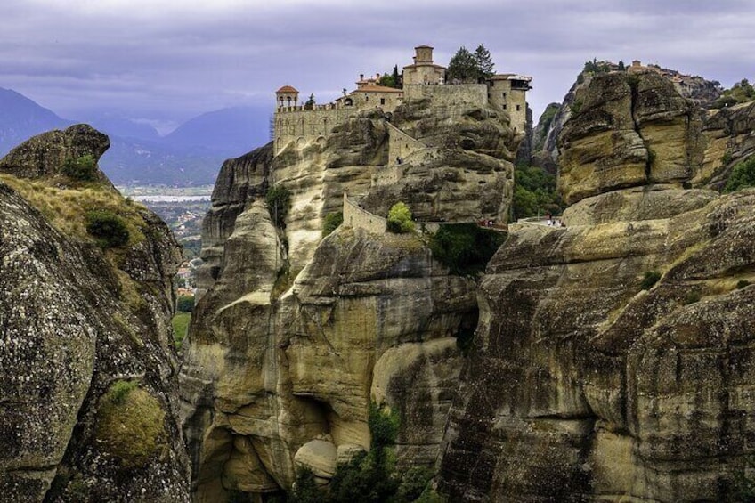 Private Minivan Transfer to Meteora and back from Thessaloniki