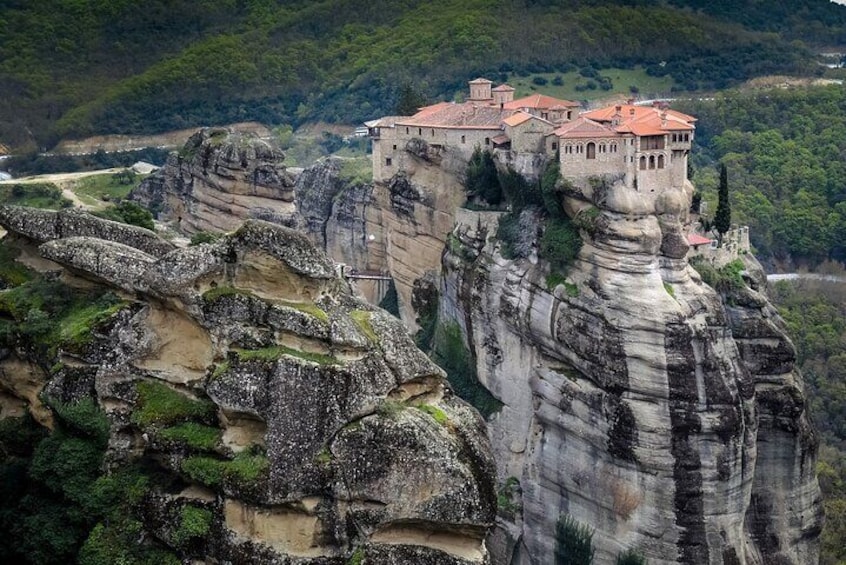 Private Minivan Transfer to Meteora and back from Thessaloniki