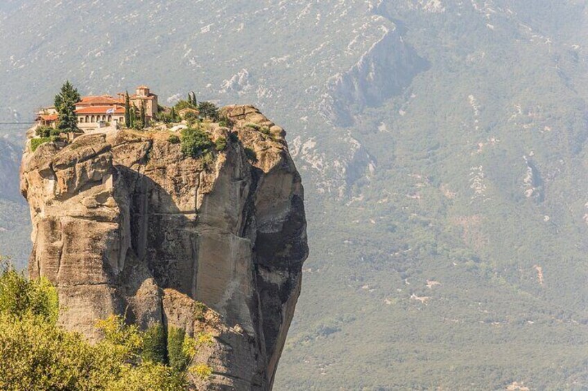 Private Minivan Transfer to Meteora and back from Thessaloniki