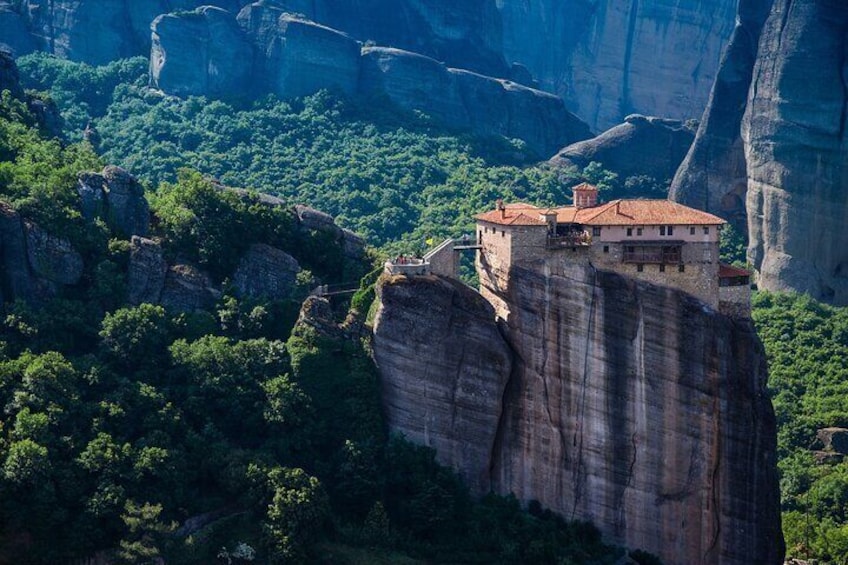 Private Minivan Transfer to Meteora and back from Thessaloniki