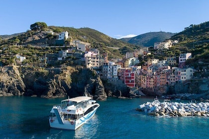 Ferry boat tour to the Cinque Terre with stop in Riomaggiore and Monterosso