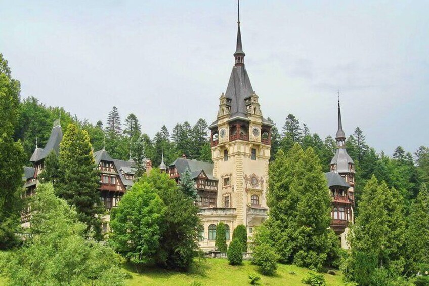 Private Peles Castle Tour and Bucegi Natural Park from Brasov
