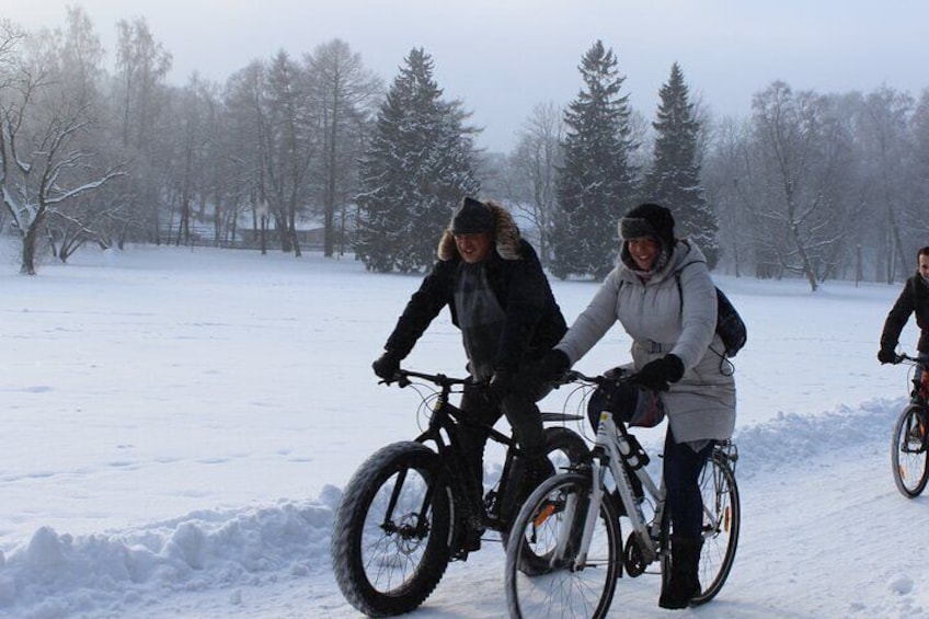 Tallinn Winter Bike Tour with Cafe Stop and Market Visit