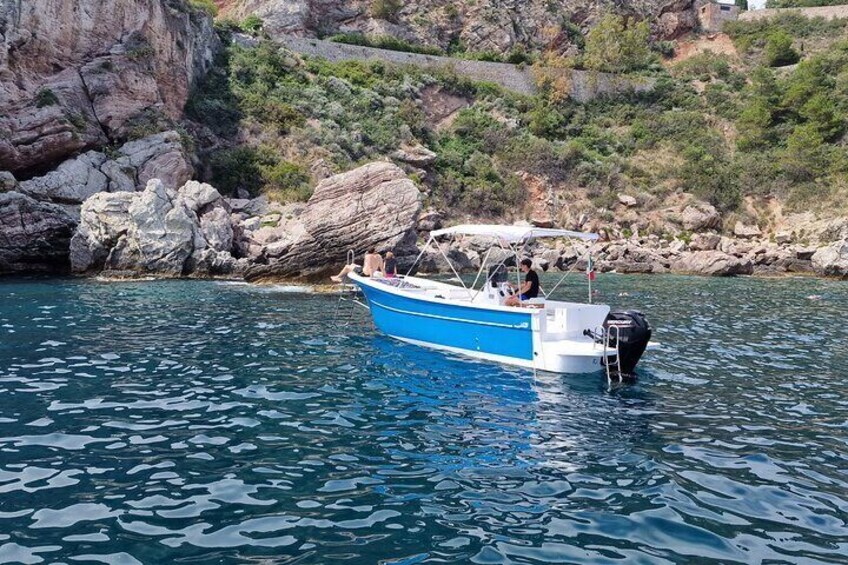 Sicilian wine tasting on the boat in Taormina