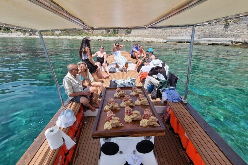  Private Boat With Wine Tasting