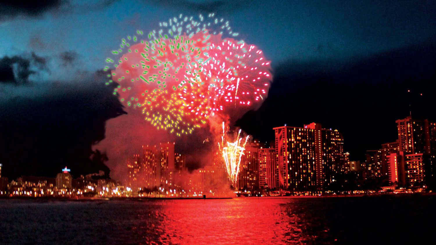 HIlton Waikiki Fireworks Sail