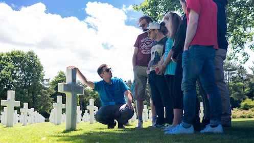 Plages du débarquement de Normandie : Omaha Beach, cimetière américain, dég...