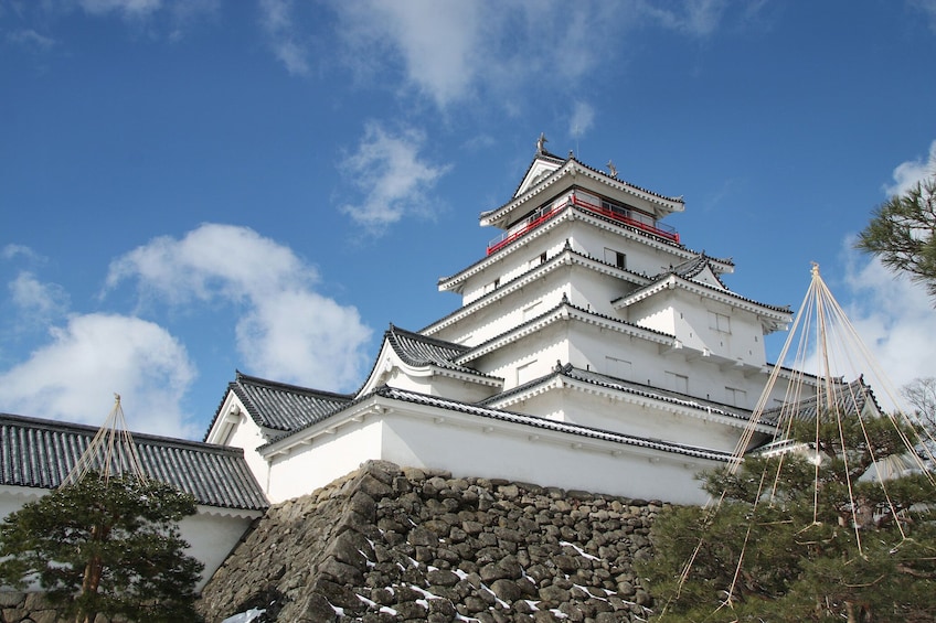 A Walk in Tsuruga Castle and Five Colored Lakes in Fukushima