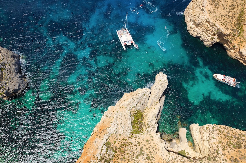 Comino - Hop on Hop off at Sea