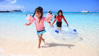 Day Trip to Mañagaha Island, Intro Diving & Parasailing