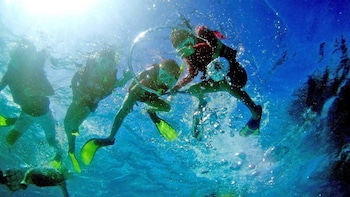 Day Trip to Mañagaha Island with Transportation, Snorkeling & Parasailing