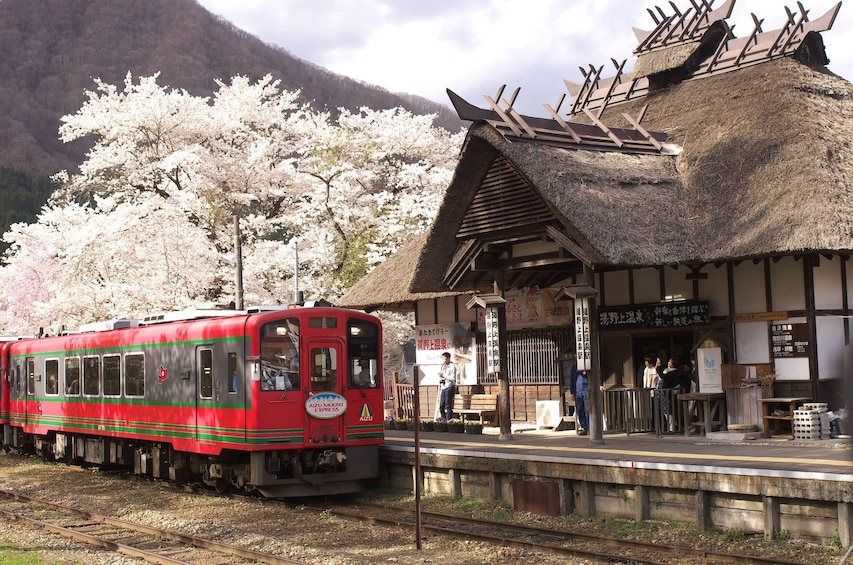 Ouchi-juku trip by Aizu Railway & Retro Bus Saryu