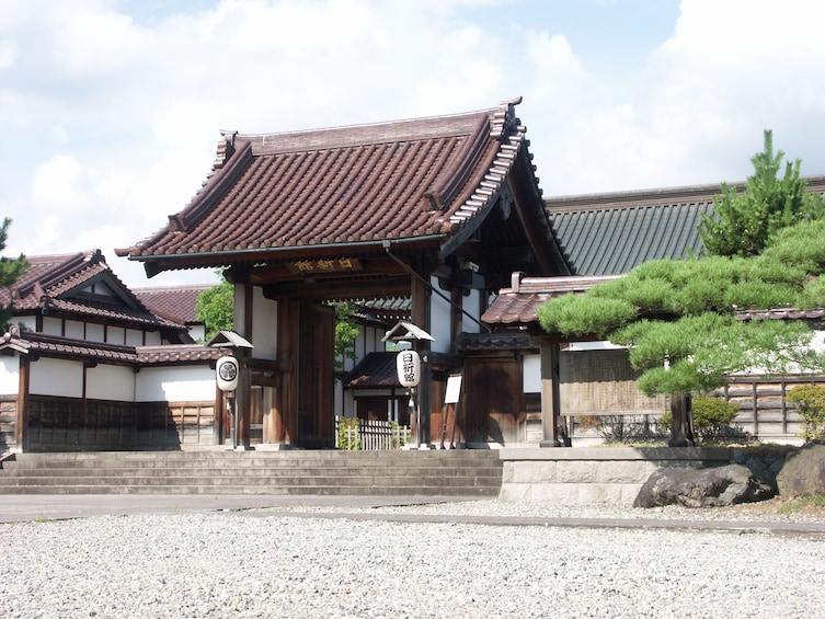 Visit Tsuruga Castle in Kimono &tea experience at Nisshinkan