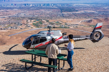 Red Rock Canyon Landing and Las Vegas Strip Helicopter Tour 