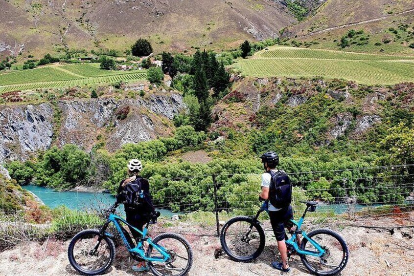 Full-Day Guided eBike Wine Tour Queenstown to Gibbston