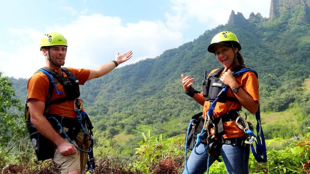 Enjoy the majestic views of Ka'a'awa Valley of Oahu