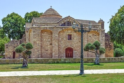 Private Full-Day Tour in Lanarca with a Visit to a Winery