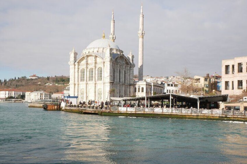 İstanbul 3 Hours Boat Cruise "Europe and Asia Together"