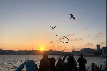 伊斯坦堡 3 小時遊船“歐洲與亞洲同行”