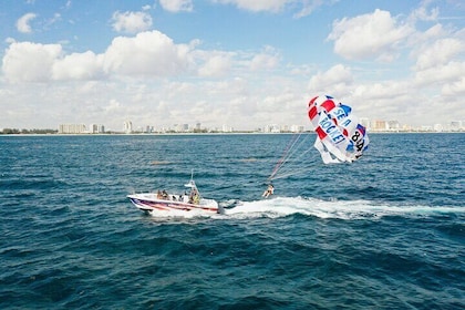 90-minuters parasailingäventyr ovanför Fort Lauderdale, FL