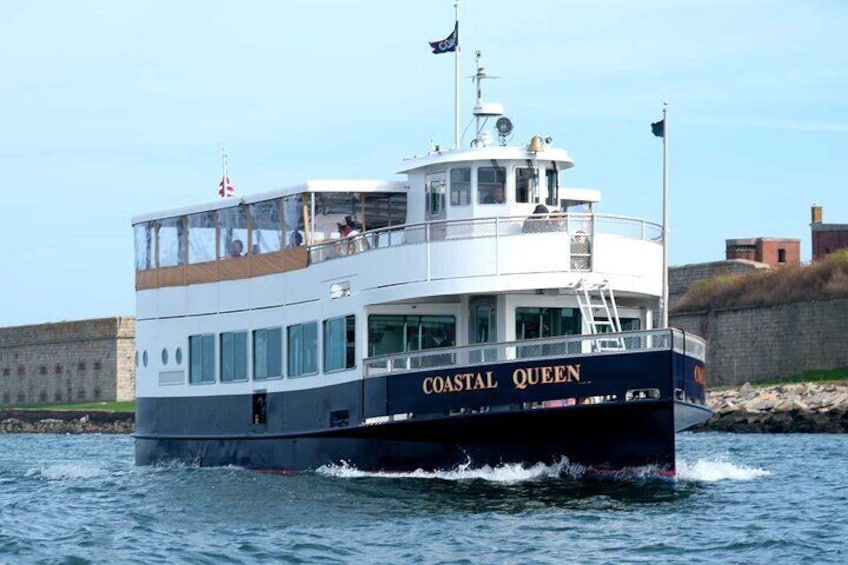 The Scenic Bay Cruise takes guests out of Newport Harbor, passing Fort Adams and crossing Narragansett Bay to the shores and Jamestown. 