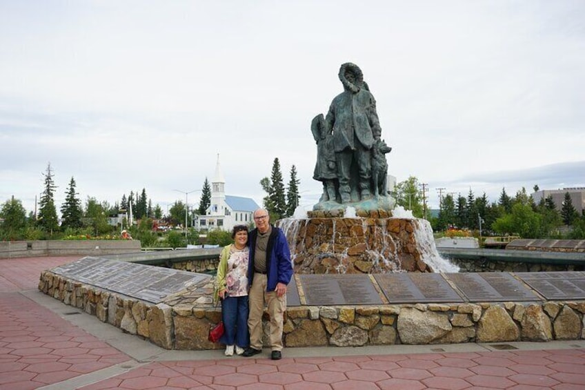 Fairbanks Downtown Guided City Tour (Photo Service) for Museums, Garden & Parks