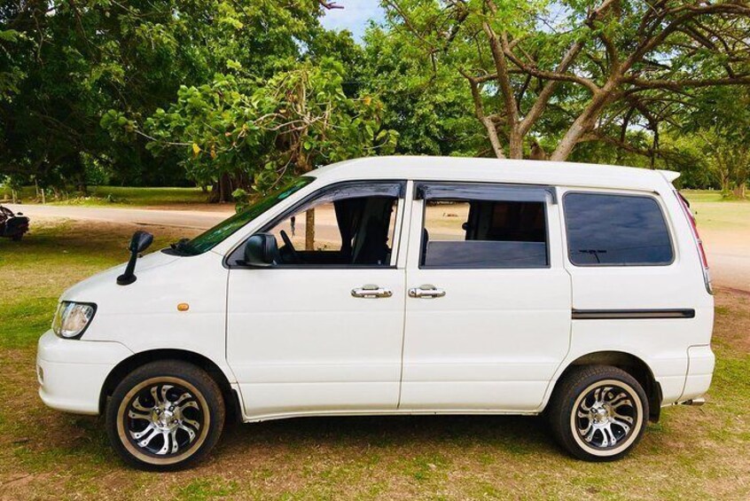 Sri Lanka Privet Tour/8 days with driver+vehicle+accommodation H/B basis