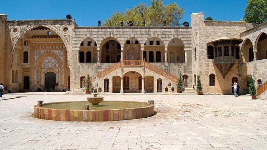MAIN SQUARE BEITEDDINE