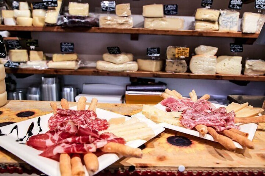 Wine & Food Experience in the Historic Market of Padua