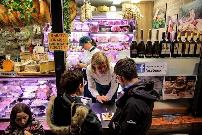 Wine & Food Experience in the Historic Market of Padua