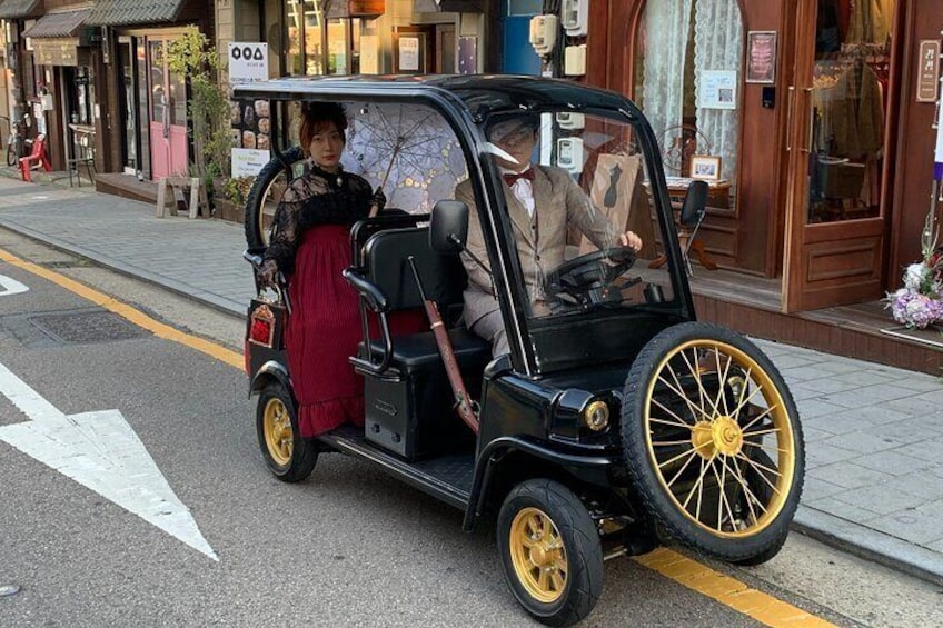 Let's go on a tour to 19th century Incheon in an old electric car! It's a perfect small group tour including families.
Dress up in contemporary modern clothes and enjoy the city.