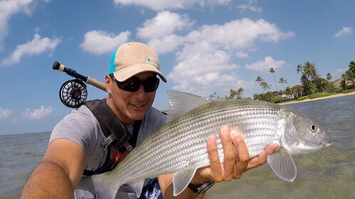 ハワイのオアフ島で海釣りフライ フィッシング ホノルル エクスペディア