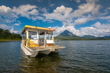 Perjalanan Perahu Danau Arenal (perahu patton)