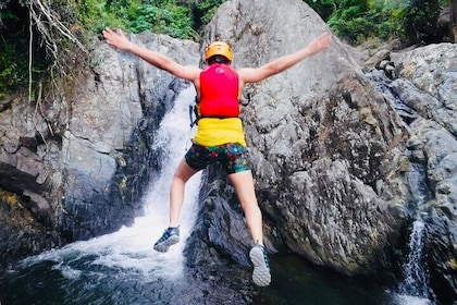 Smågruppe Forest Waterfall Slides Adventure i Puerto Rico