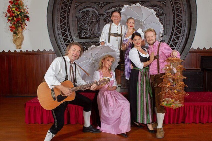 Skip the Line: Austrian Dinner Show Ticket in Vienna